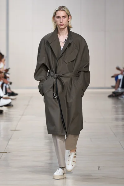 Look 9